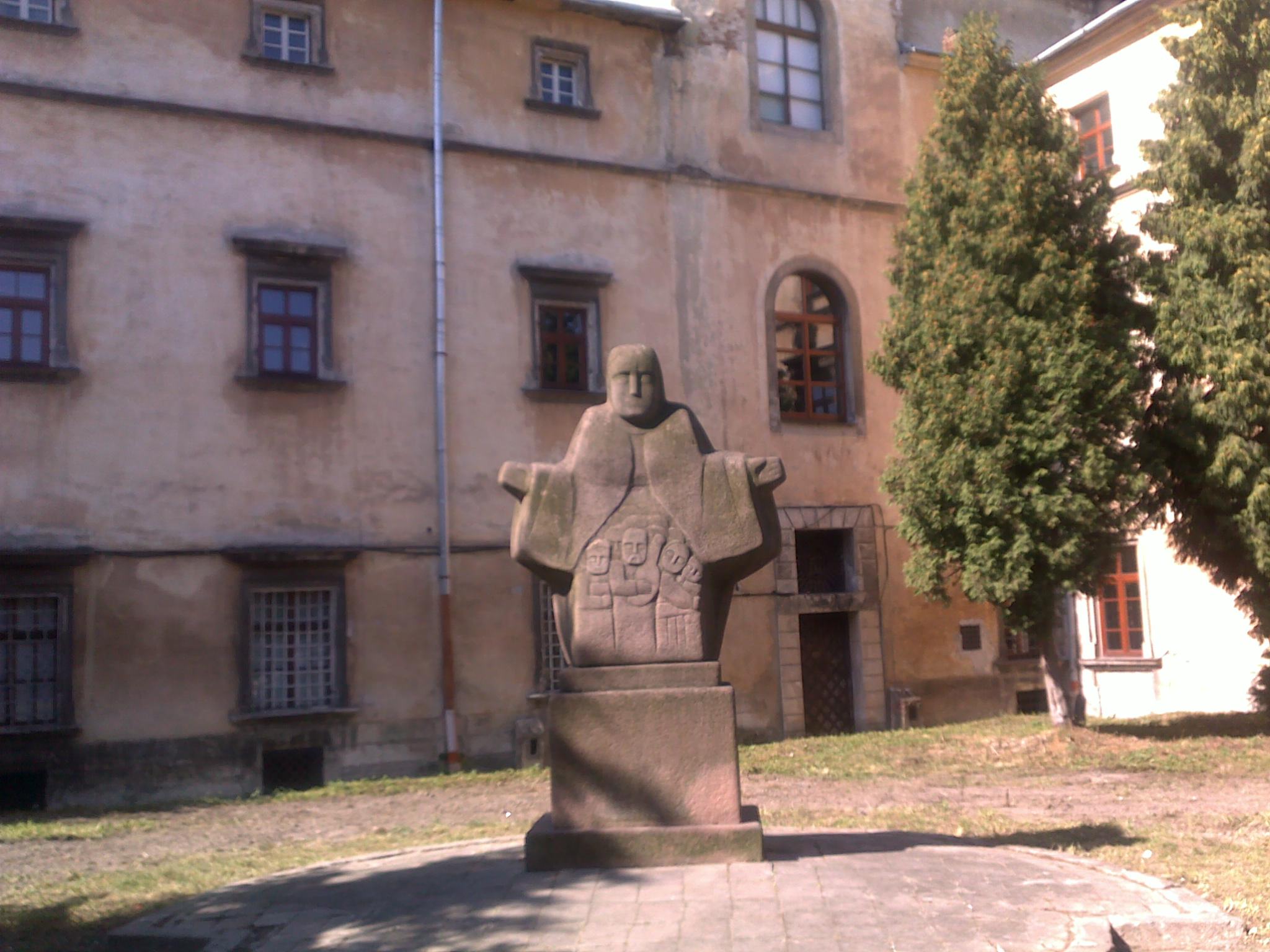Баба из камня