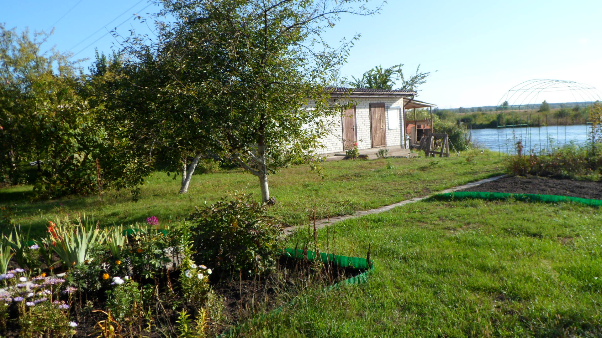 Клумба, садок, отдельное здание, арка