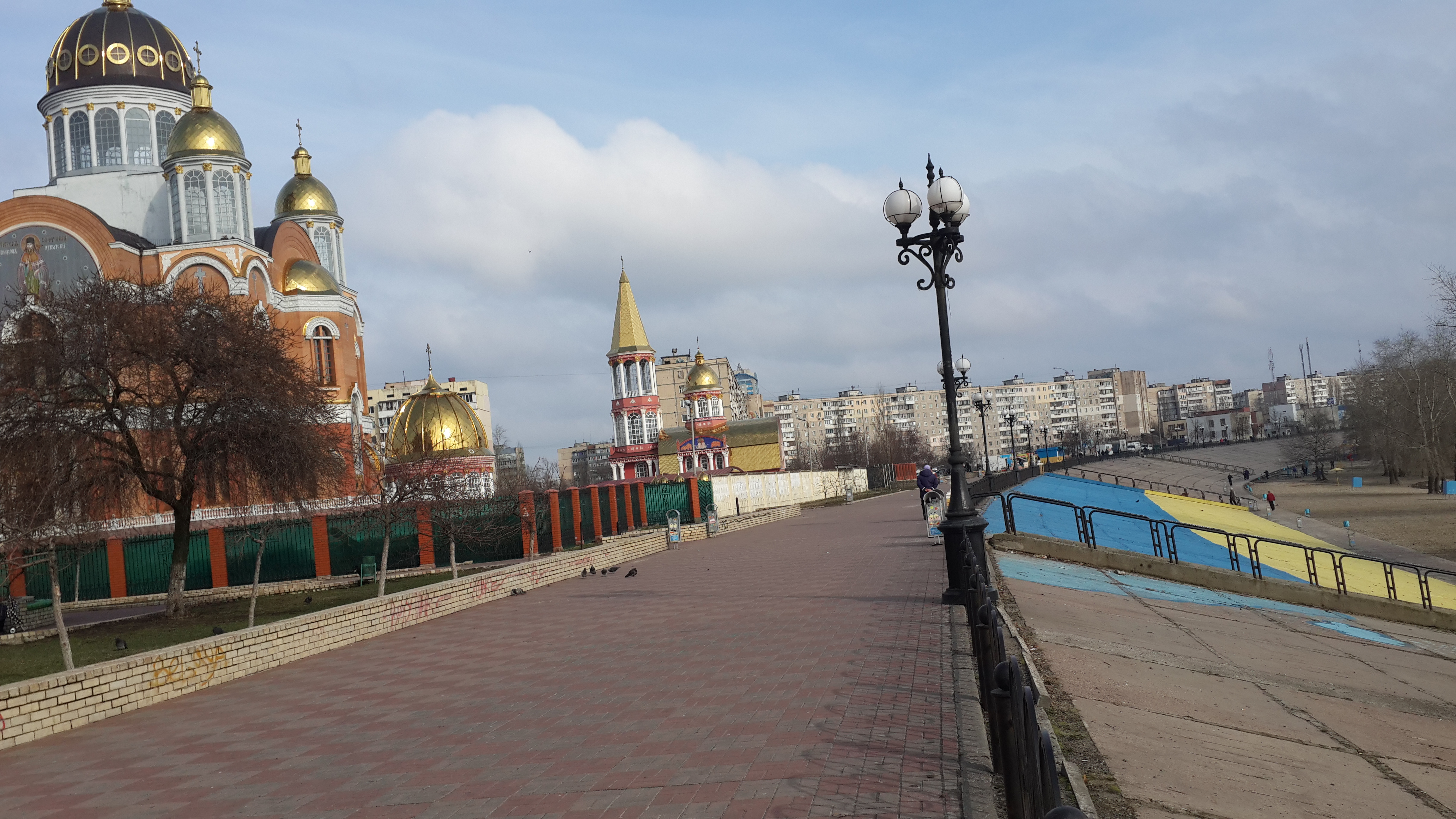 Собор, набережная, флаг